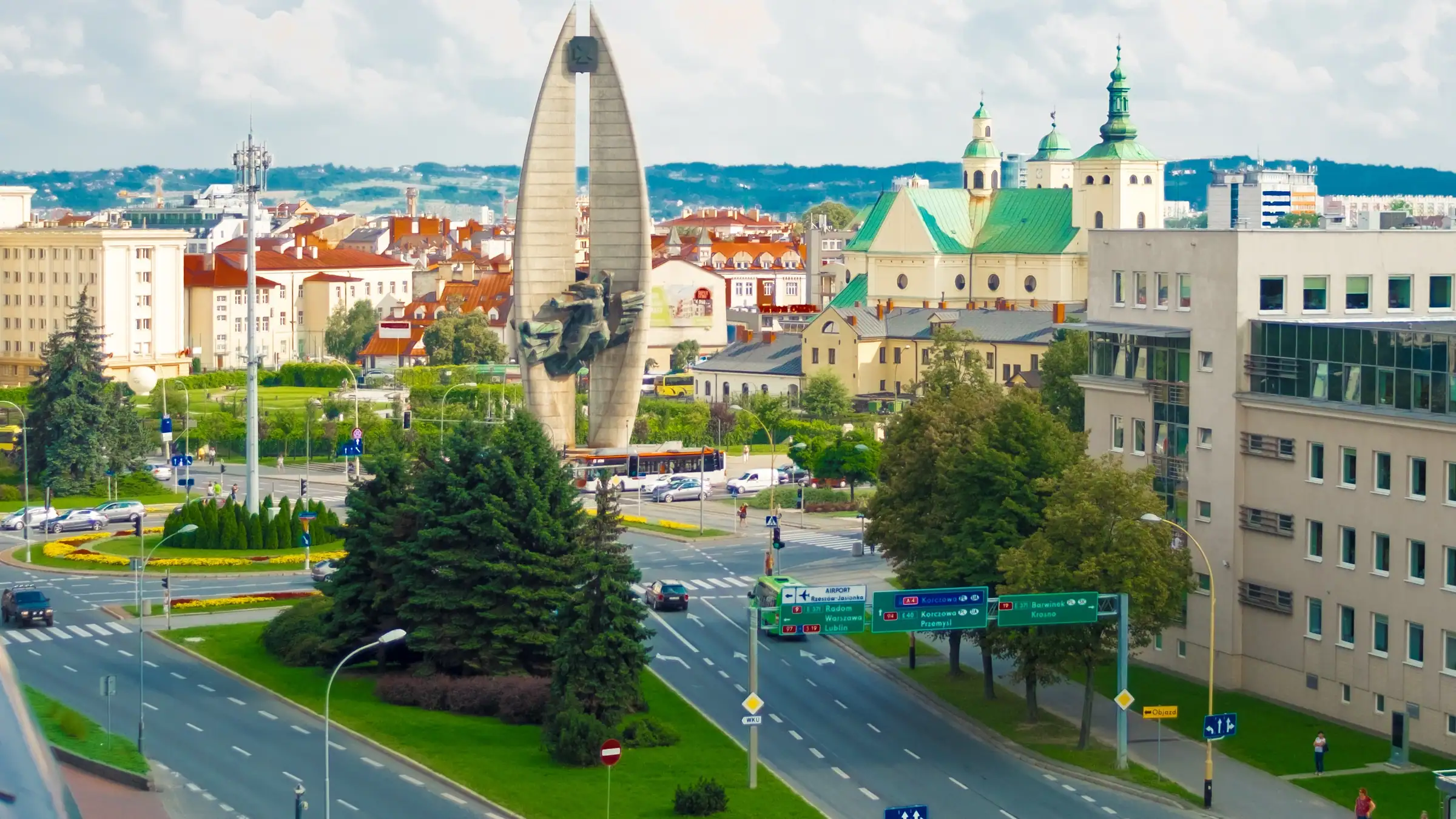 Centrum Rzeszowa z Pomnikiem Czynu Rewolucyjnego